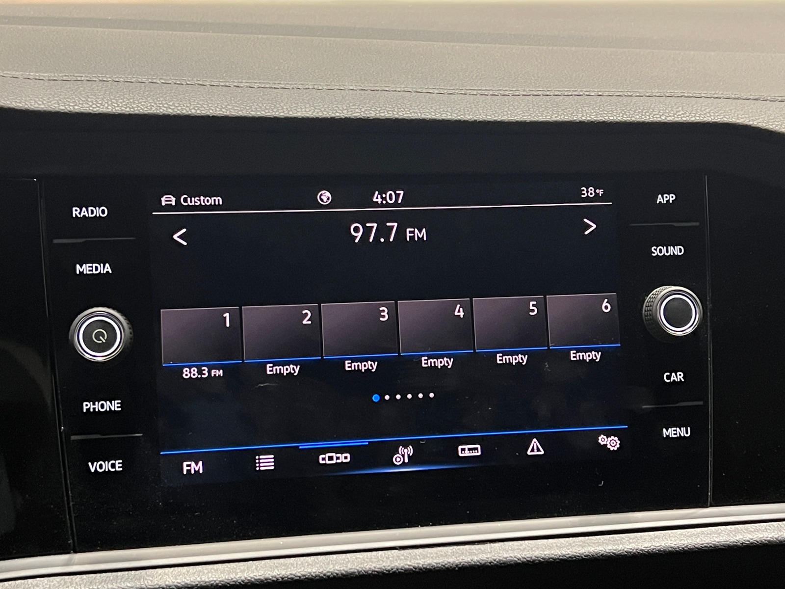 Thumbnail: 2022 Volkswagen Jetta - 3