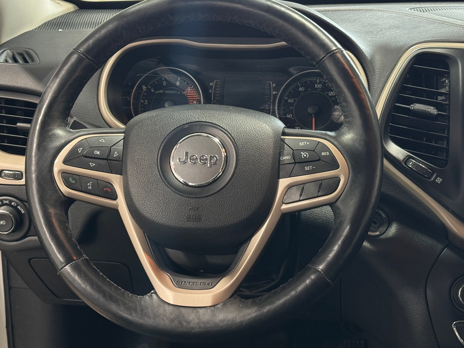 Thumbnail: 2017 Jeep Cherokee - 4