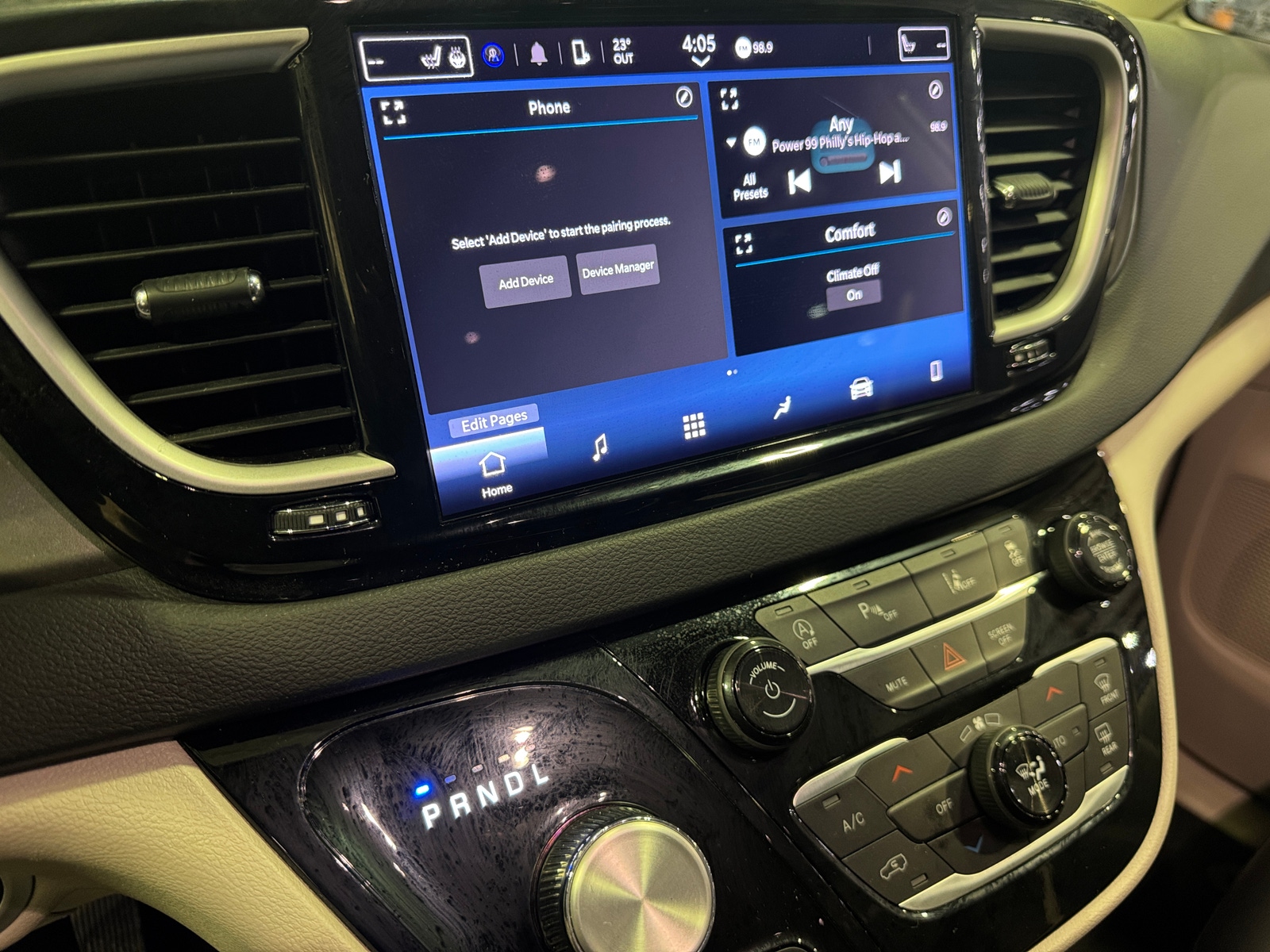 Thumbnail: 2024 Chrysler Pacifica - 3