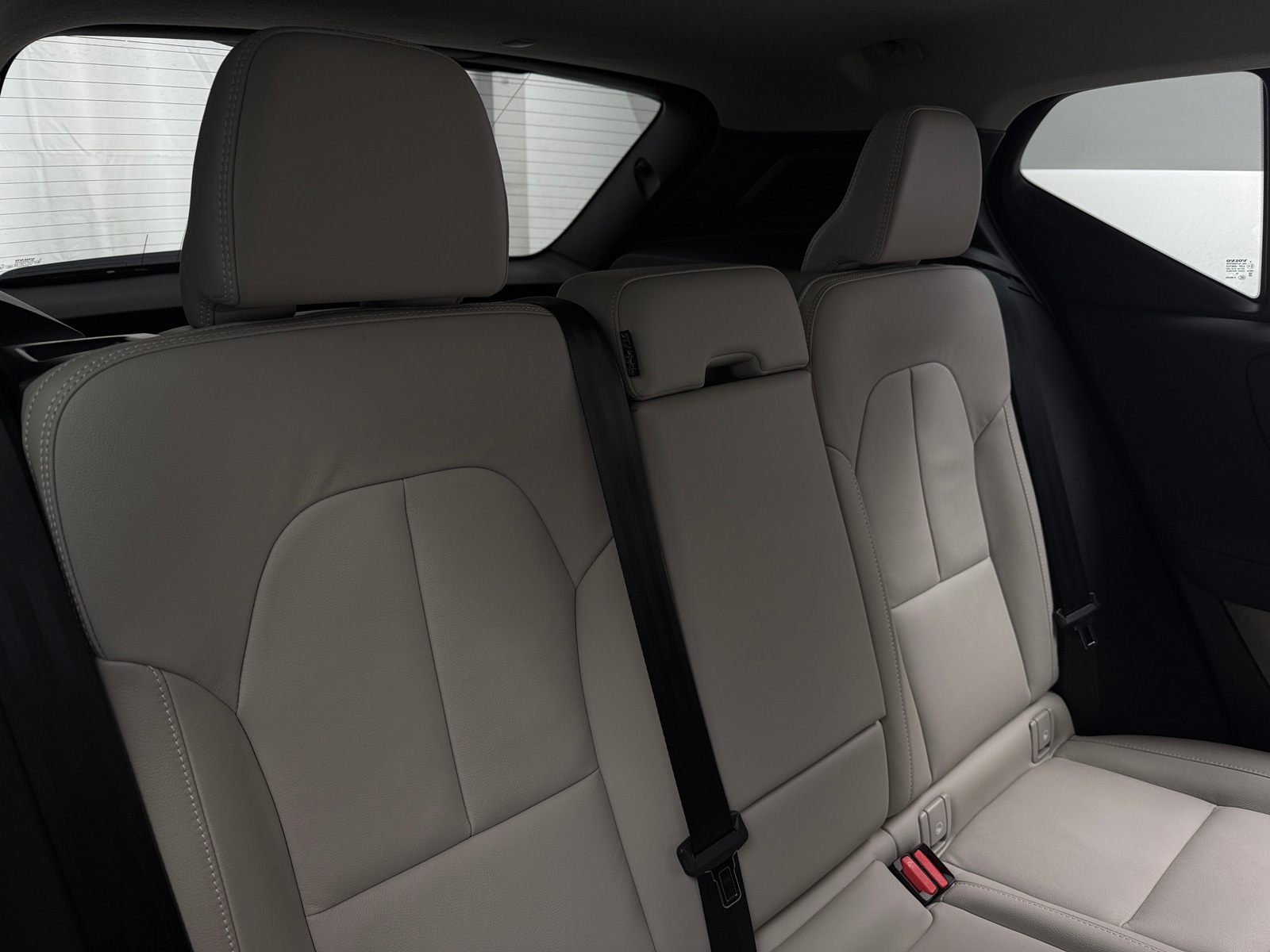 Thumbnail: 2025 Volvo XC40 - 6