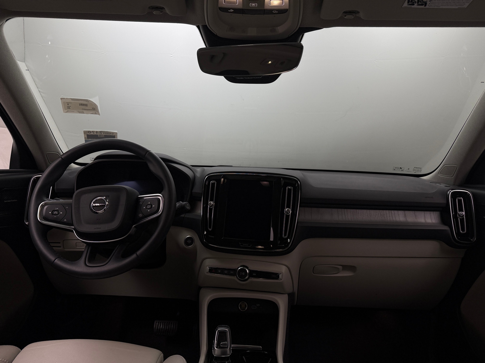 Thumbnail: 2025 Volvo XC40 - 3