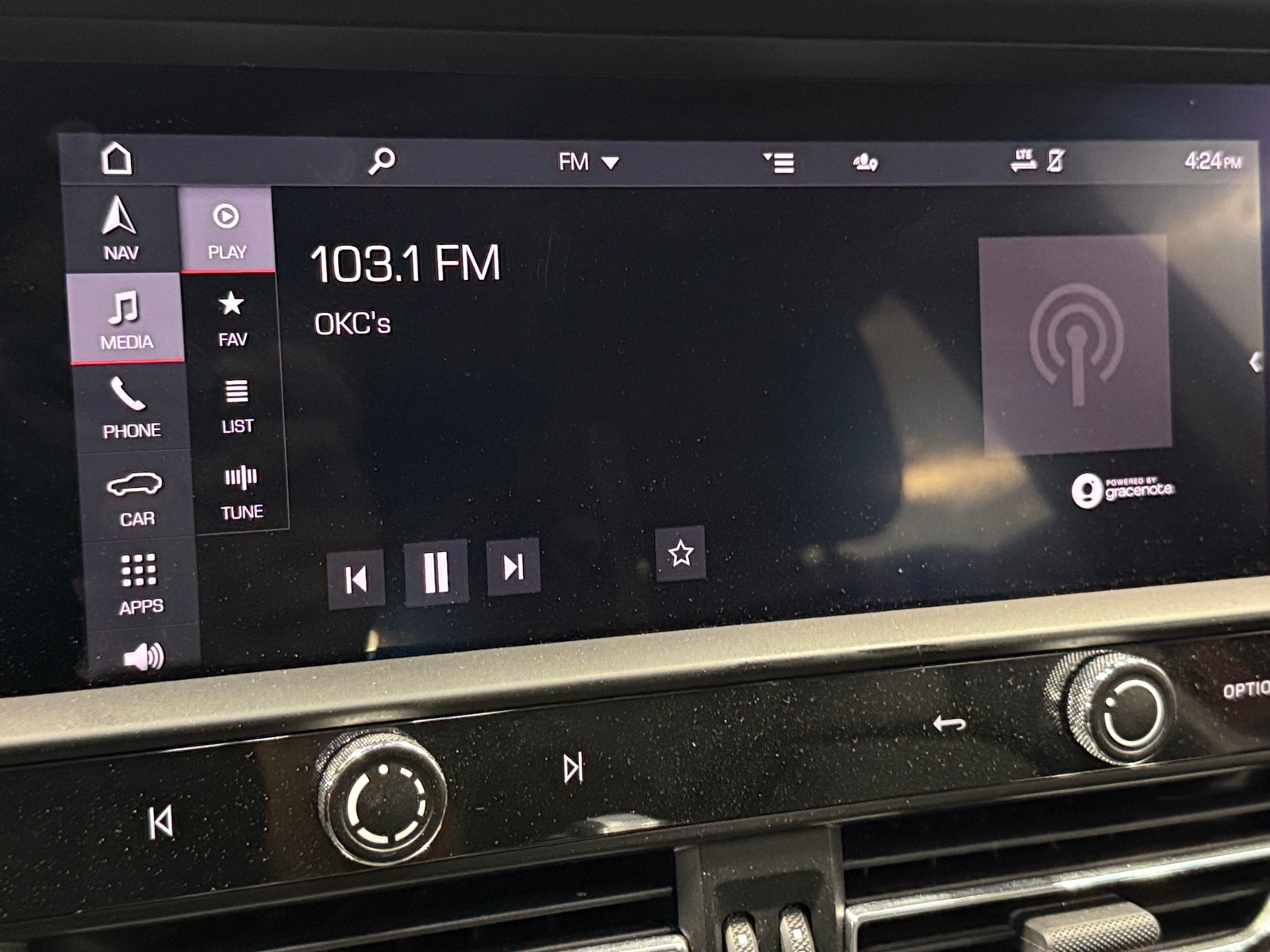 Thumbnail: 2023 Porsche Macan - 3