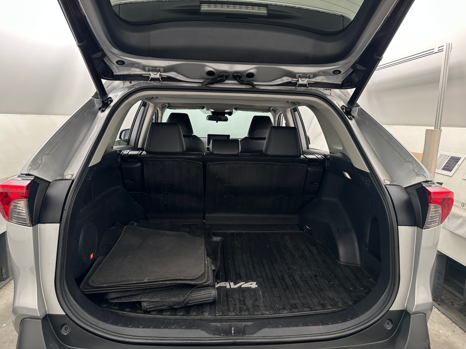 Thumbnail: 2022 Toyota RAV4 - 7