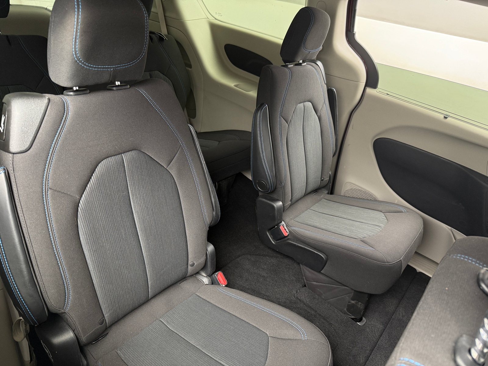 Thumbnail: 2021 Chrysler Pacifica - 6