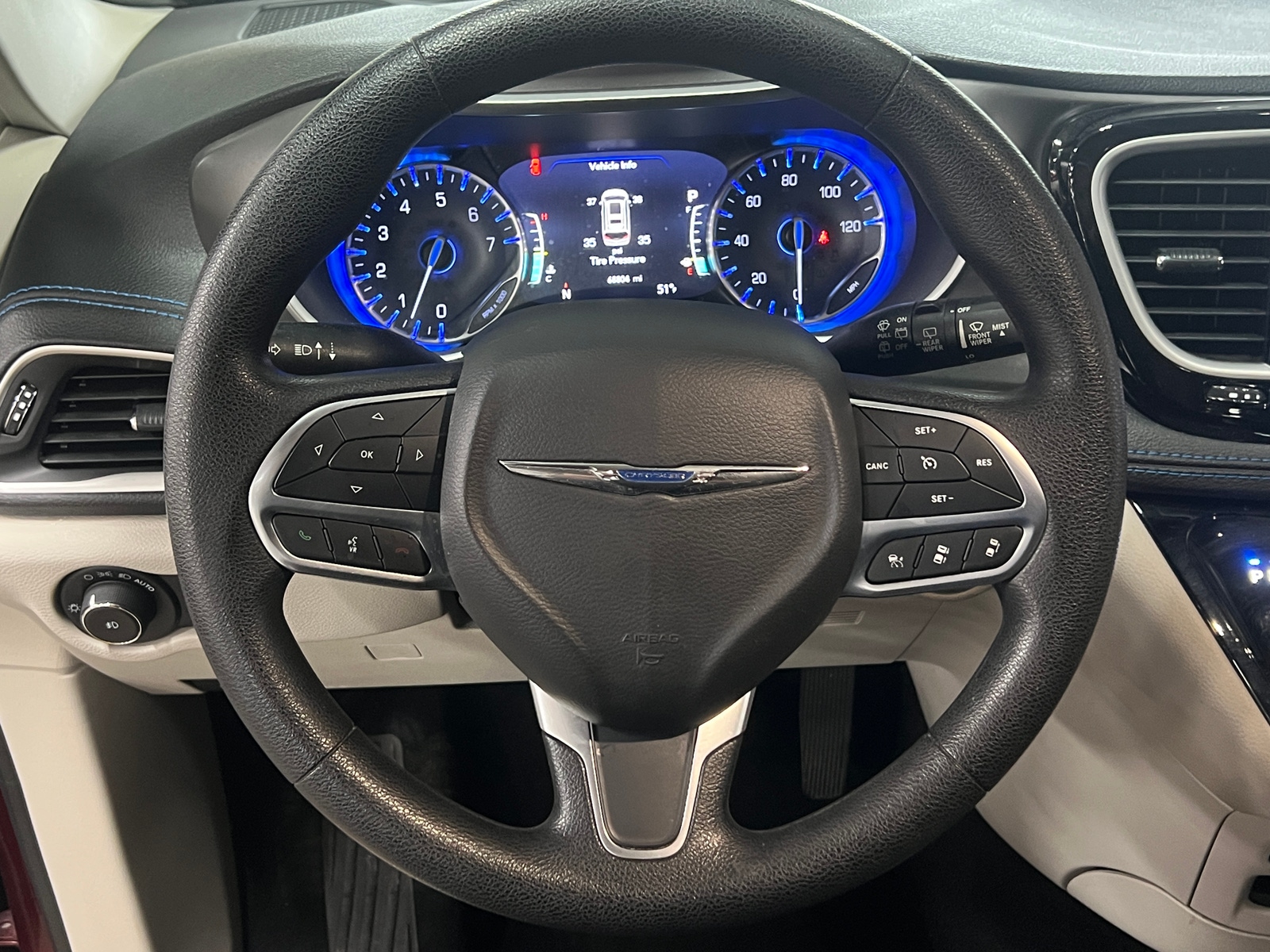 Thumbnail: 2021 Chrysler Pacifica - 5