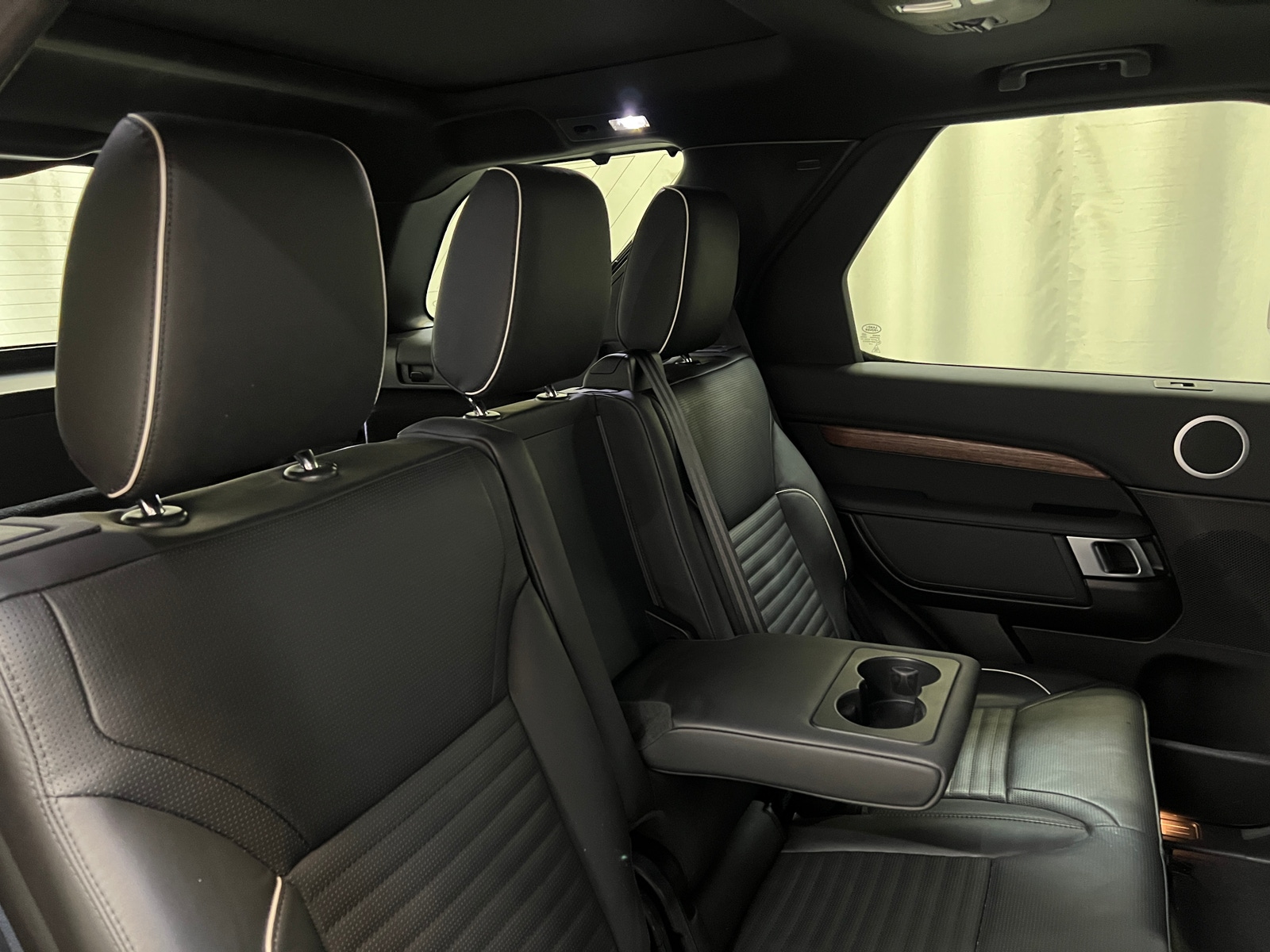 Thumbnail: 2017 Land Rover Discovery - 5