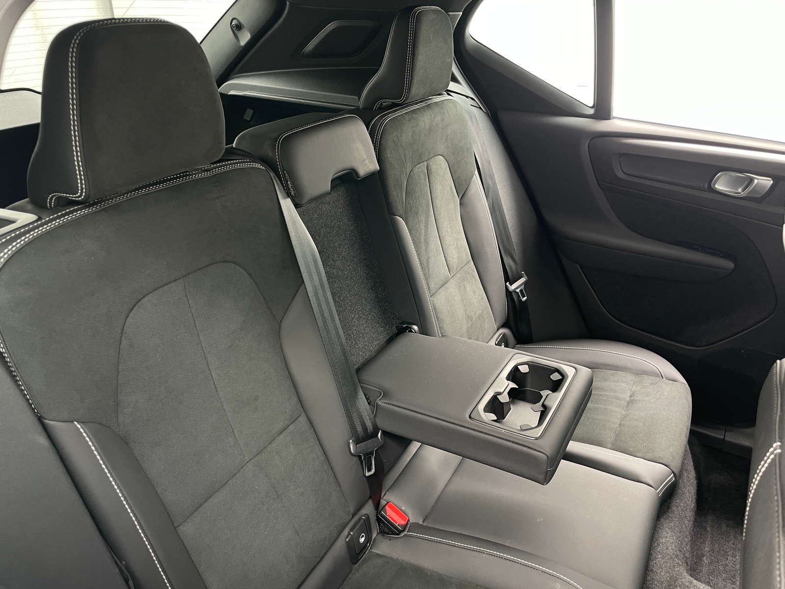 Thumbnail: 2023 Volvo XC40 - 5