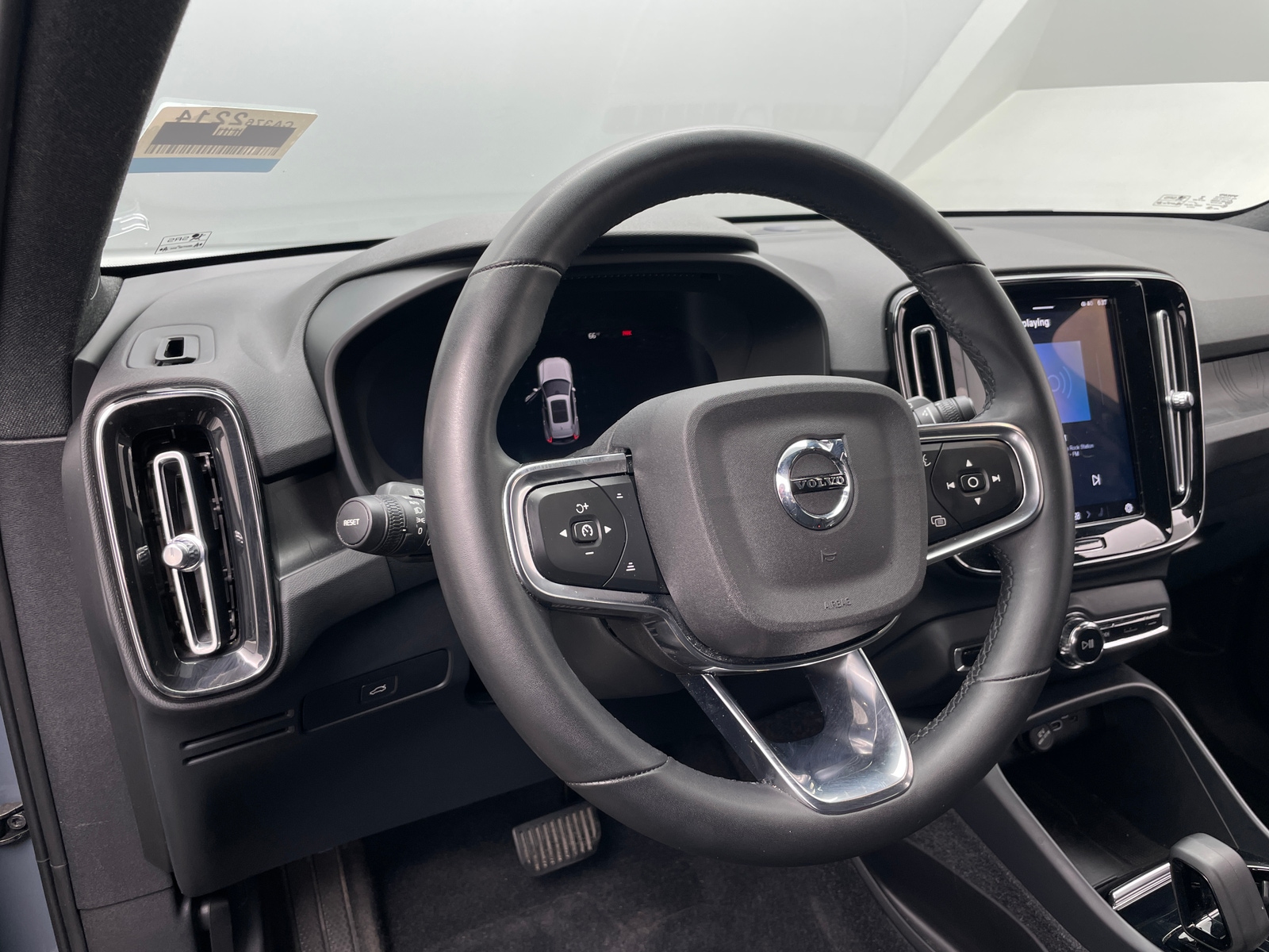 Thumbnail: 2023 Volvo XC40 - 4