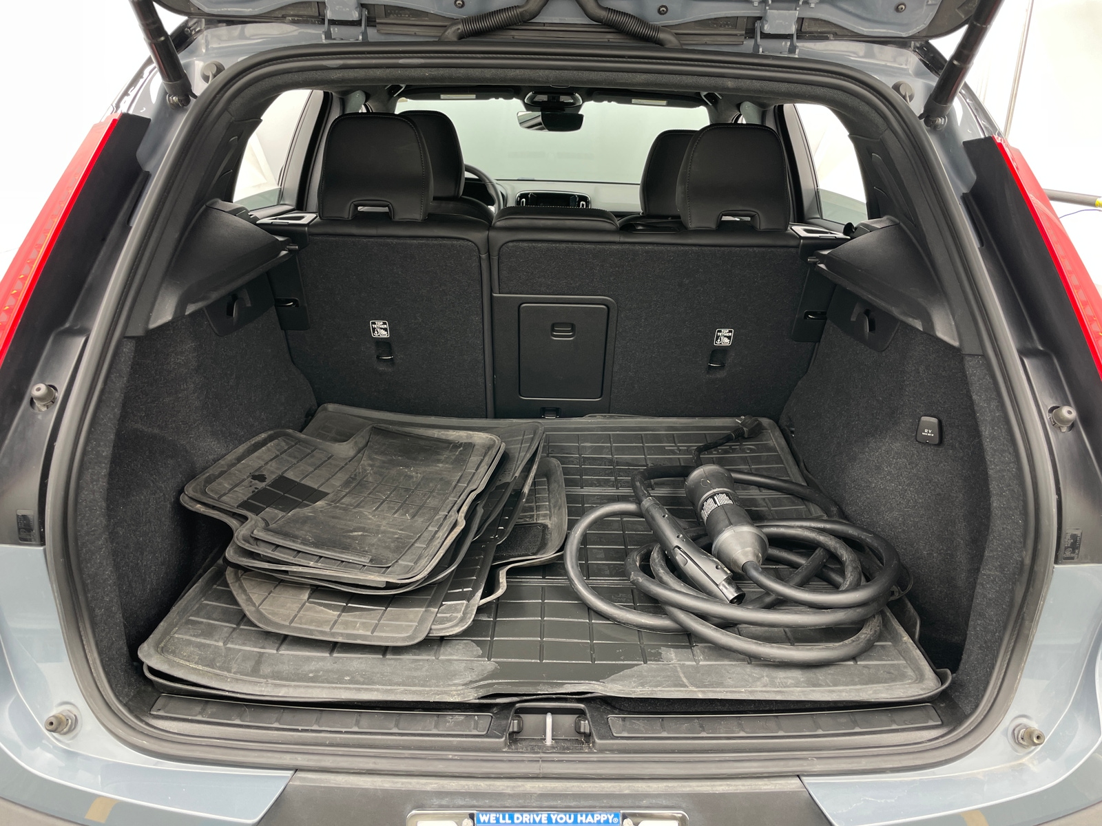 Thumbnail: 2023 Volvo XC40 - 6