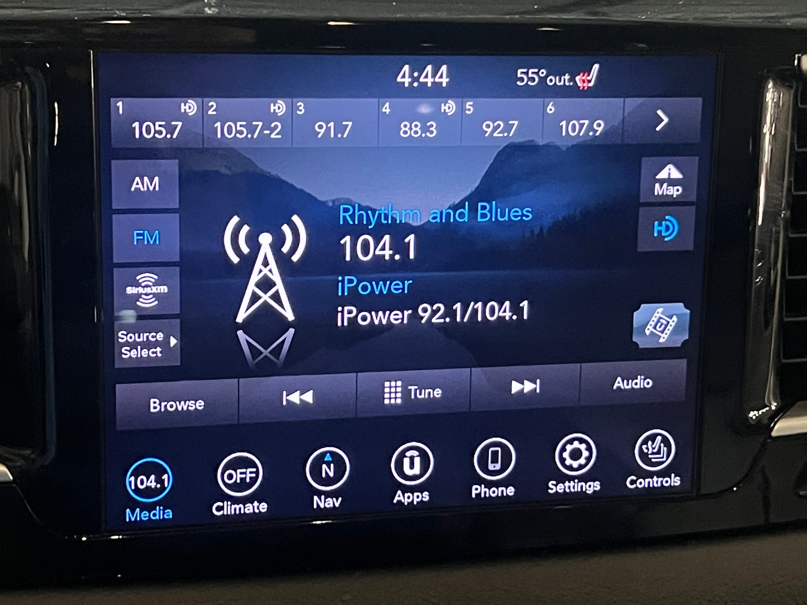 Thumbnail: 2020 Chrysler Pacifica - 3