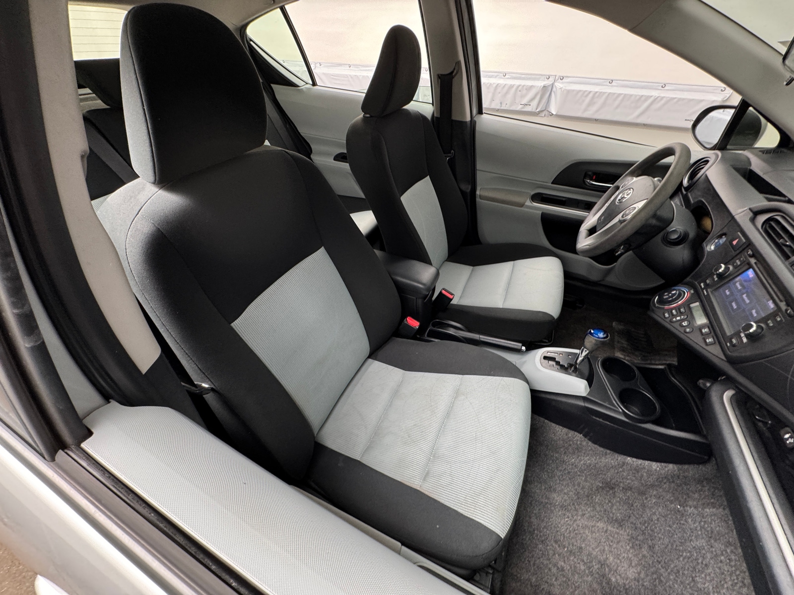 Thumbnail: 2014 Toyota Prius c - 2