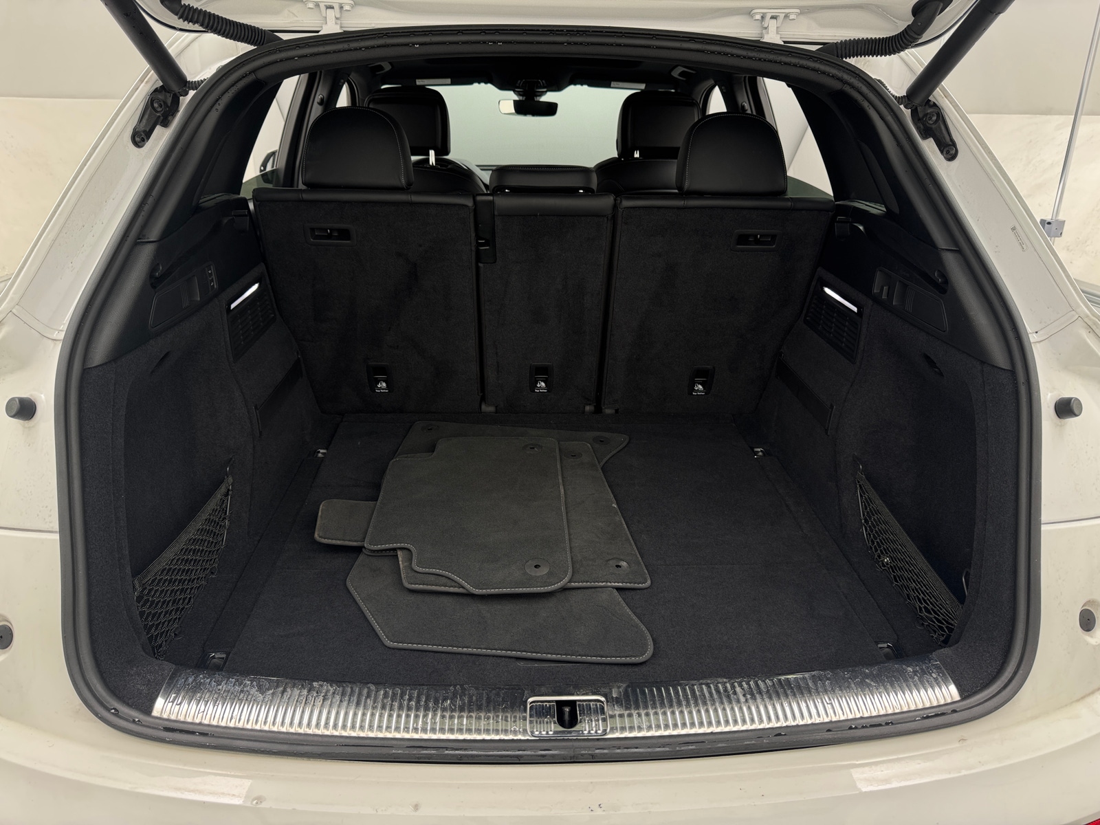 Thumbnail: 2019 Audi SQ5 - 6