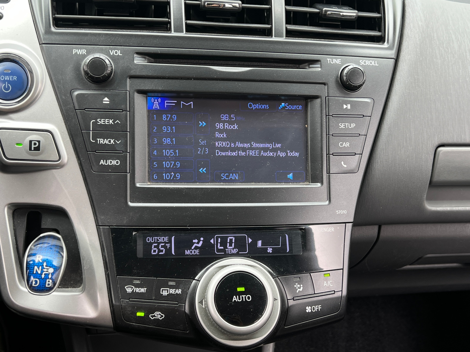 Thumbnail: 2014 Toyota Prius v - 4