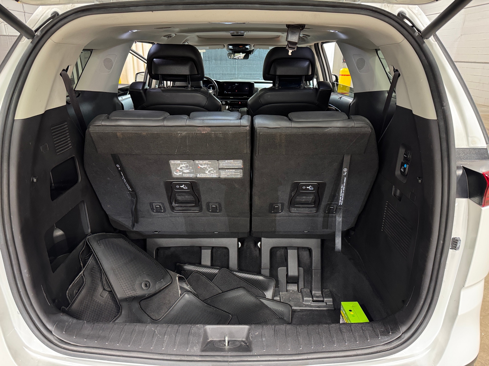 Thumbnail: 2022 Kia Carnival - 6