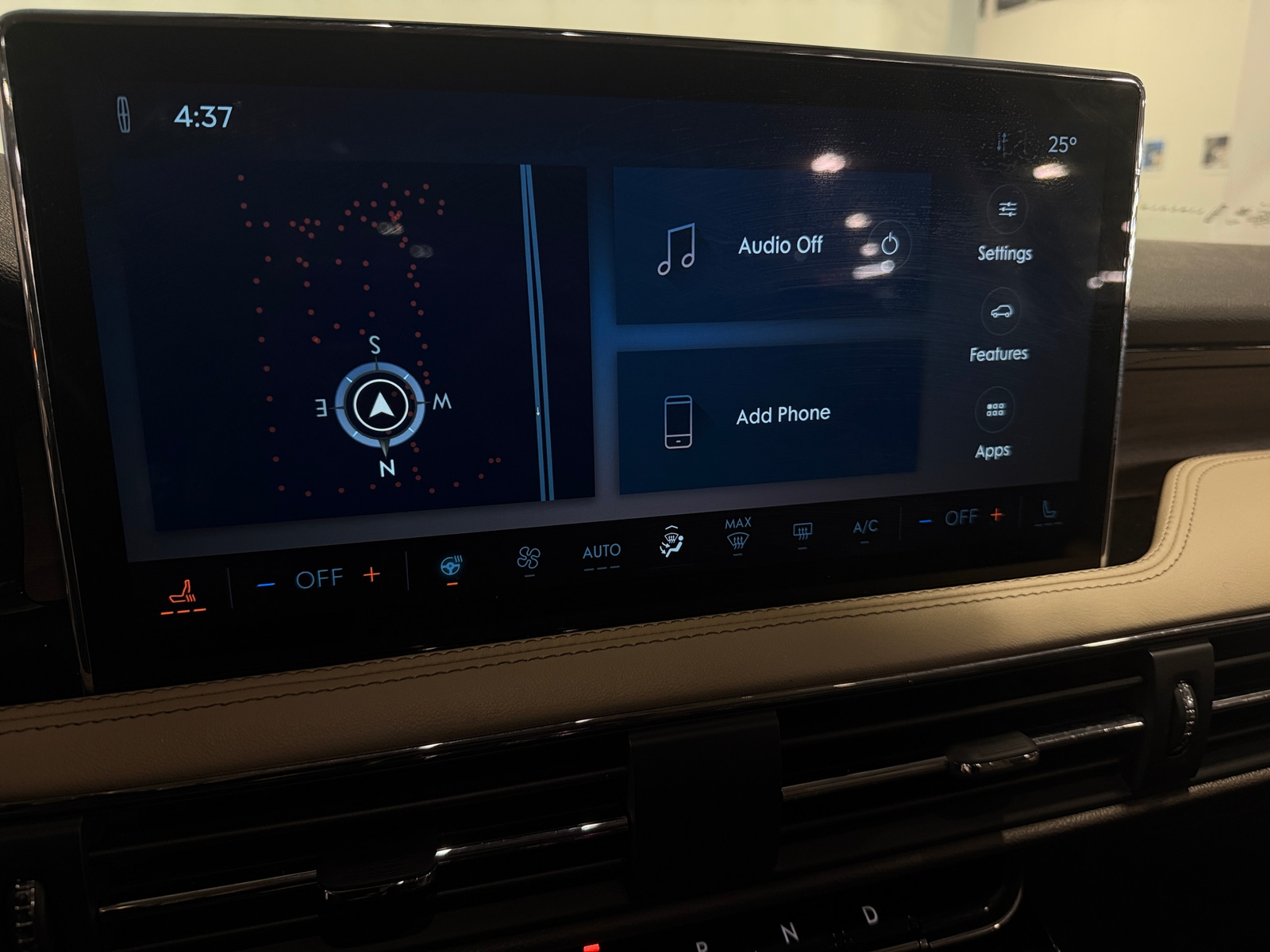 Thumbnail: 2023 Lincoln Corsair - 3