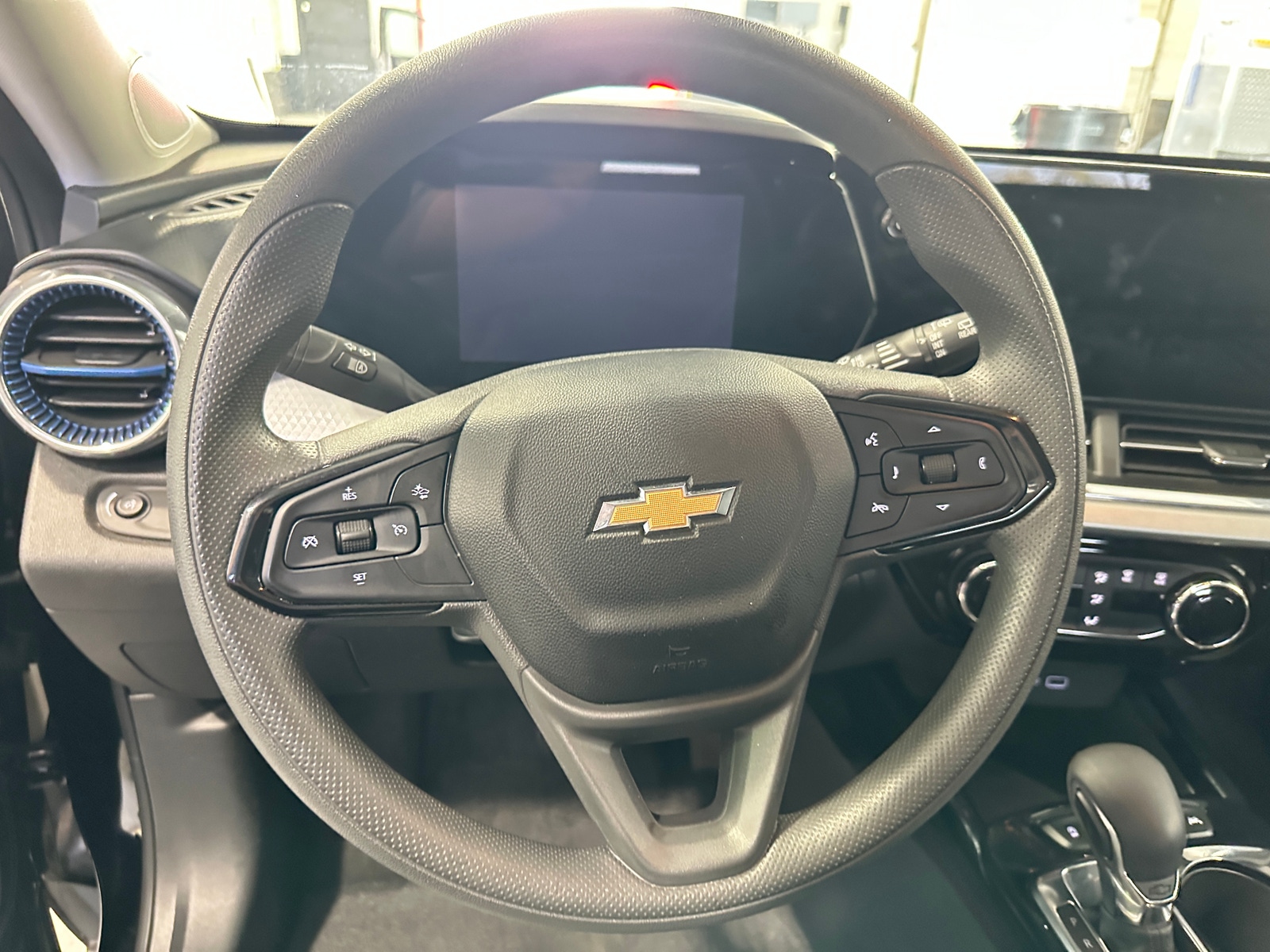 Thumbnail: 2025 Chevrolet Trax - 5