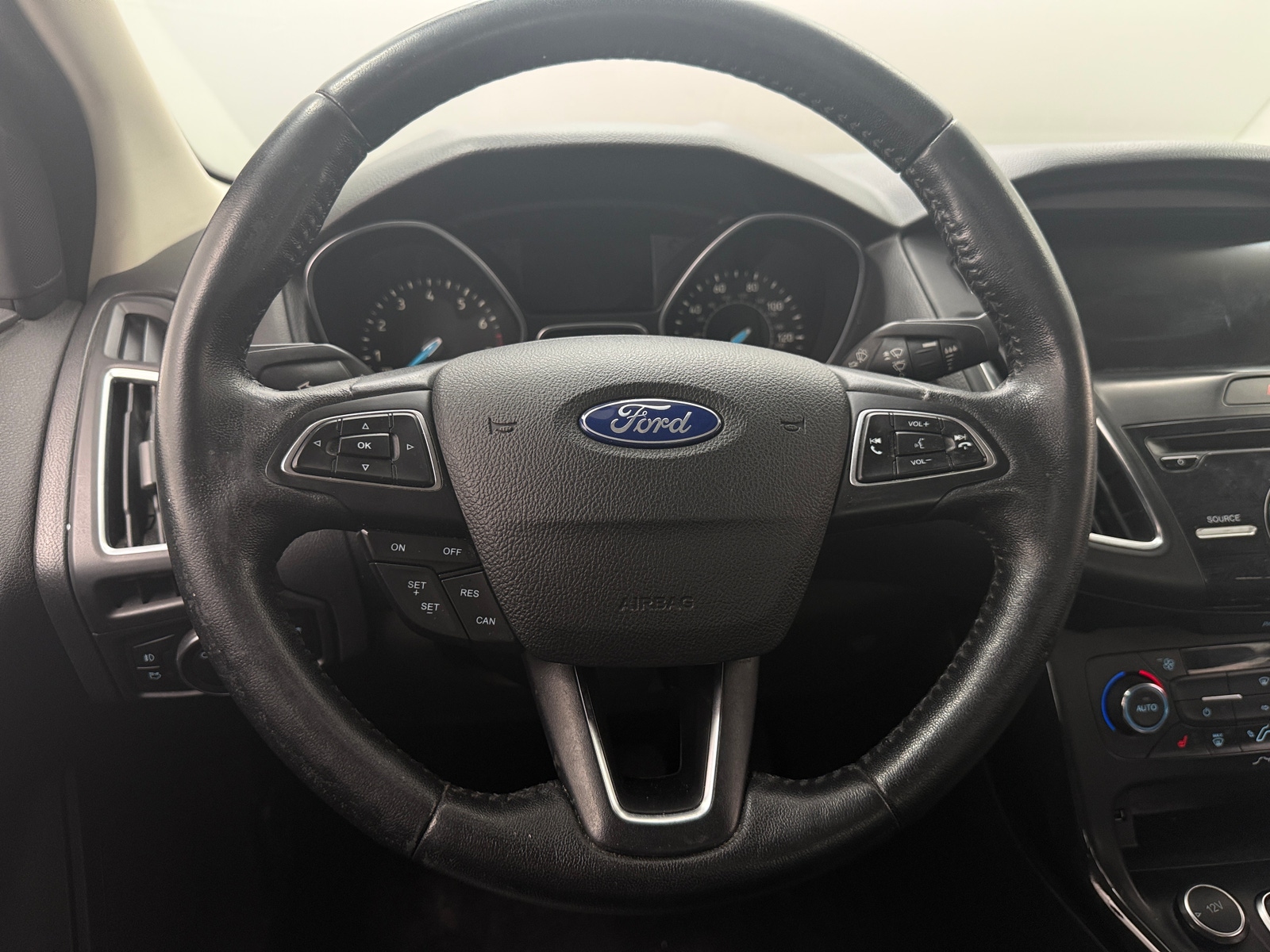 Thumbnail: 2016 Ford Focus - 4