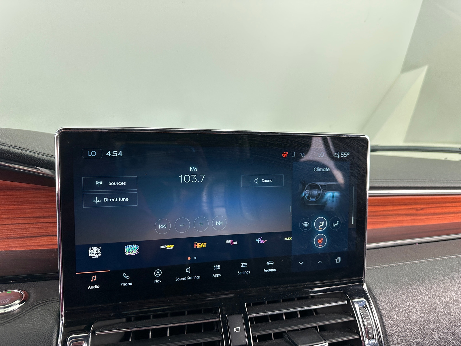 Thumbnail: 2024 Lincoln Navigator L - 3