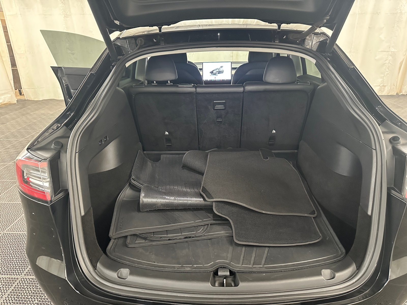 Thumbnail: 2022 Tesla Model Y - 6