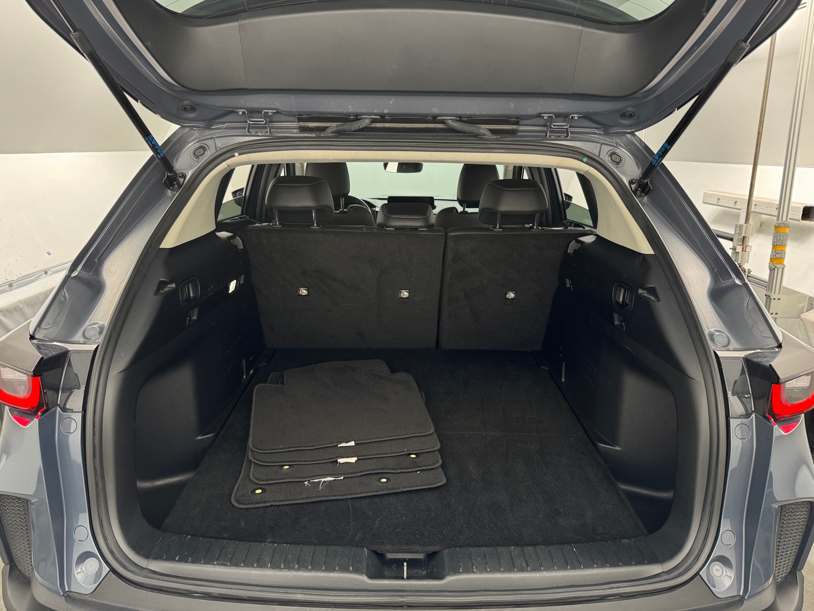 Thumbnail: 2025 Mazda CX-50 - 6