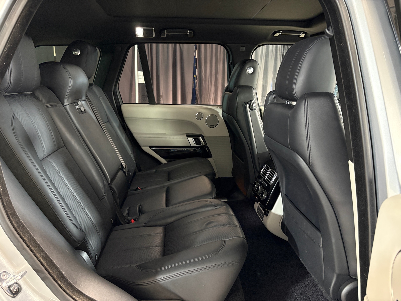 Thumbnail: 2017 Land Rover Range Rover - 5