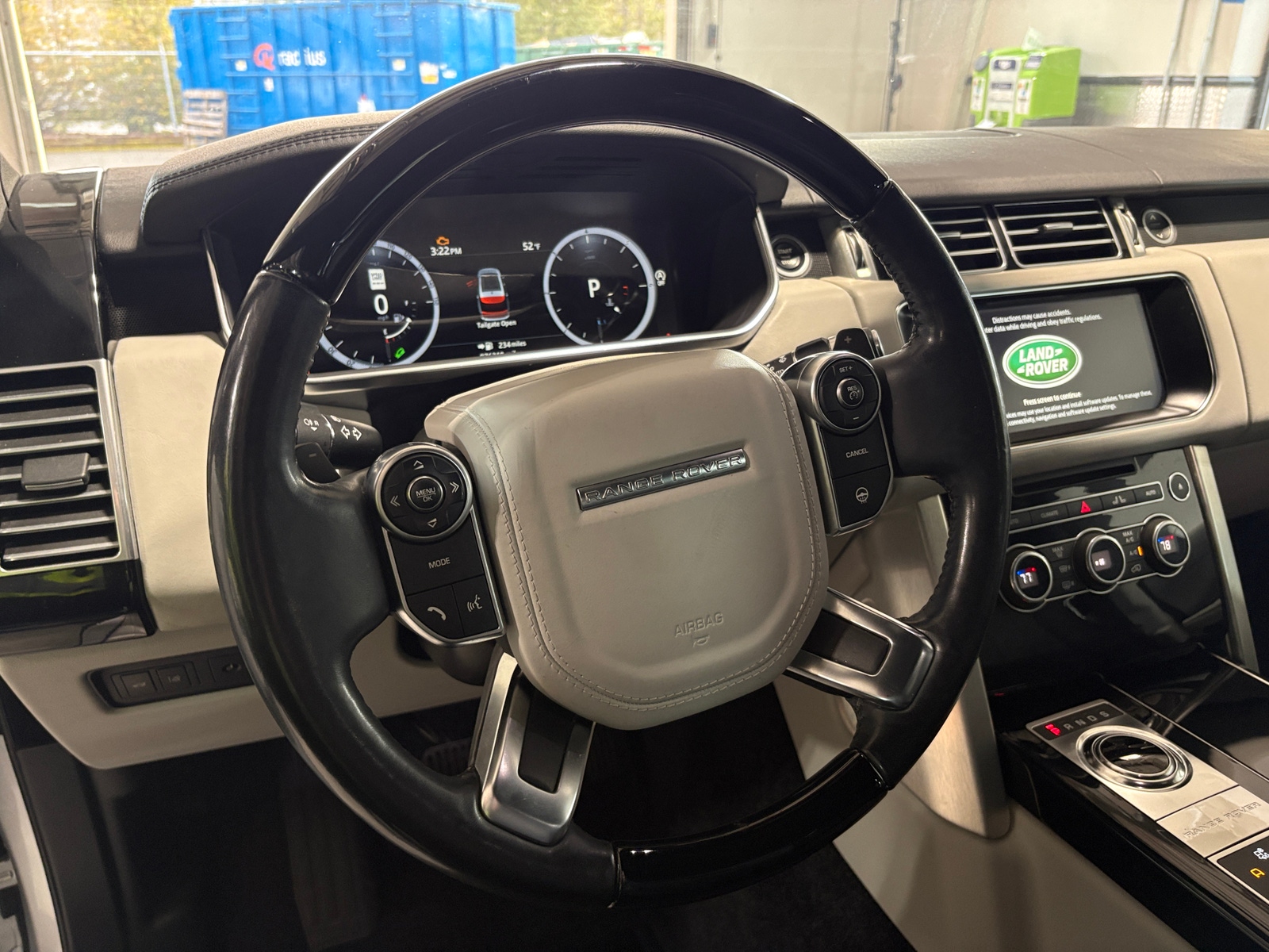 Thumbnail: 2017 Land Rover Range Rover - 4