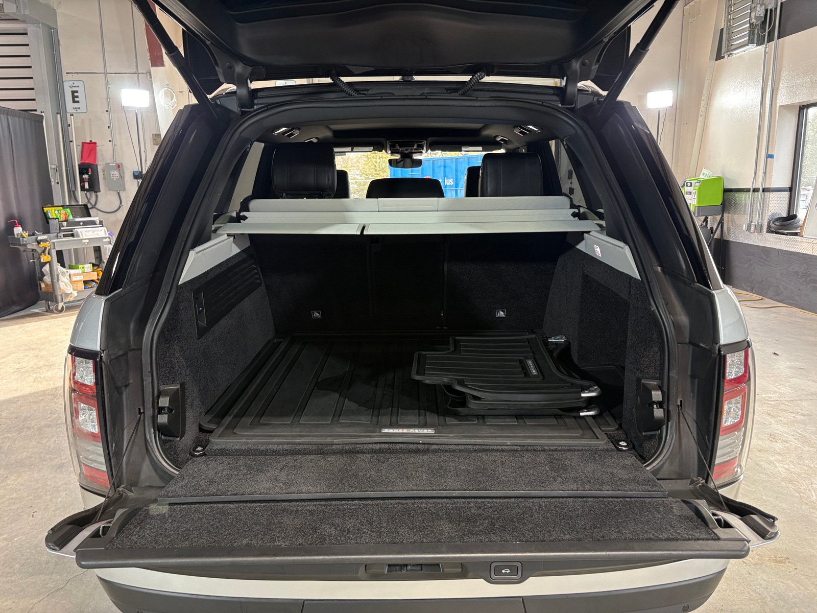 Thumbnail: 2017 Land Rover Range Rover - 6