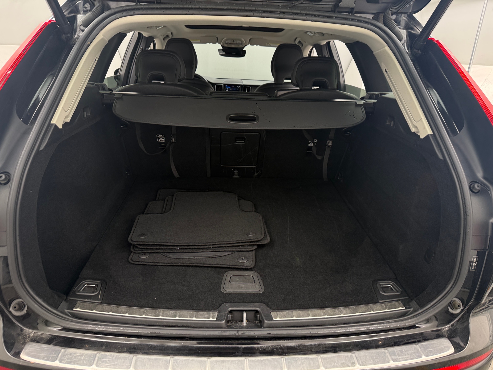 Thumbnail: 2023 Volvo XC60 - 6