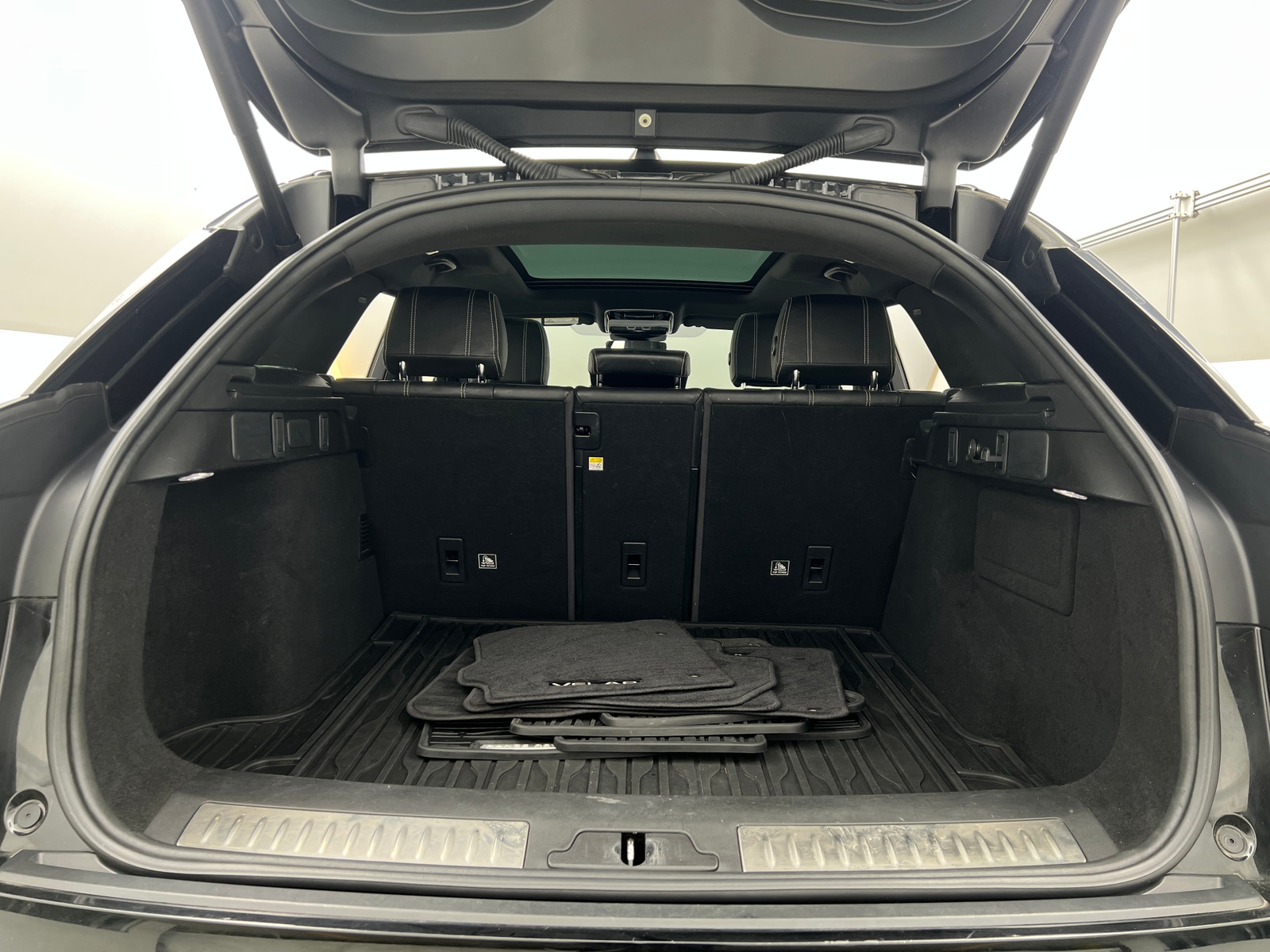 Thumbnail: 2020 Land Rover Range Rover Velar - 6