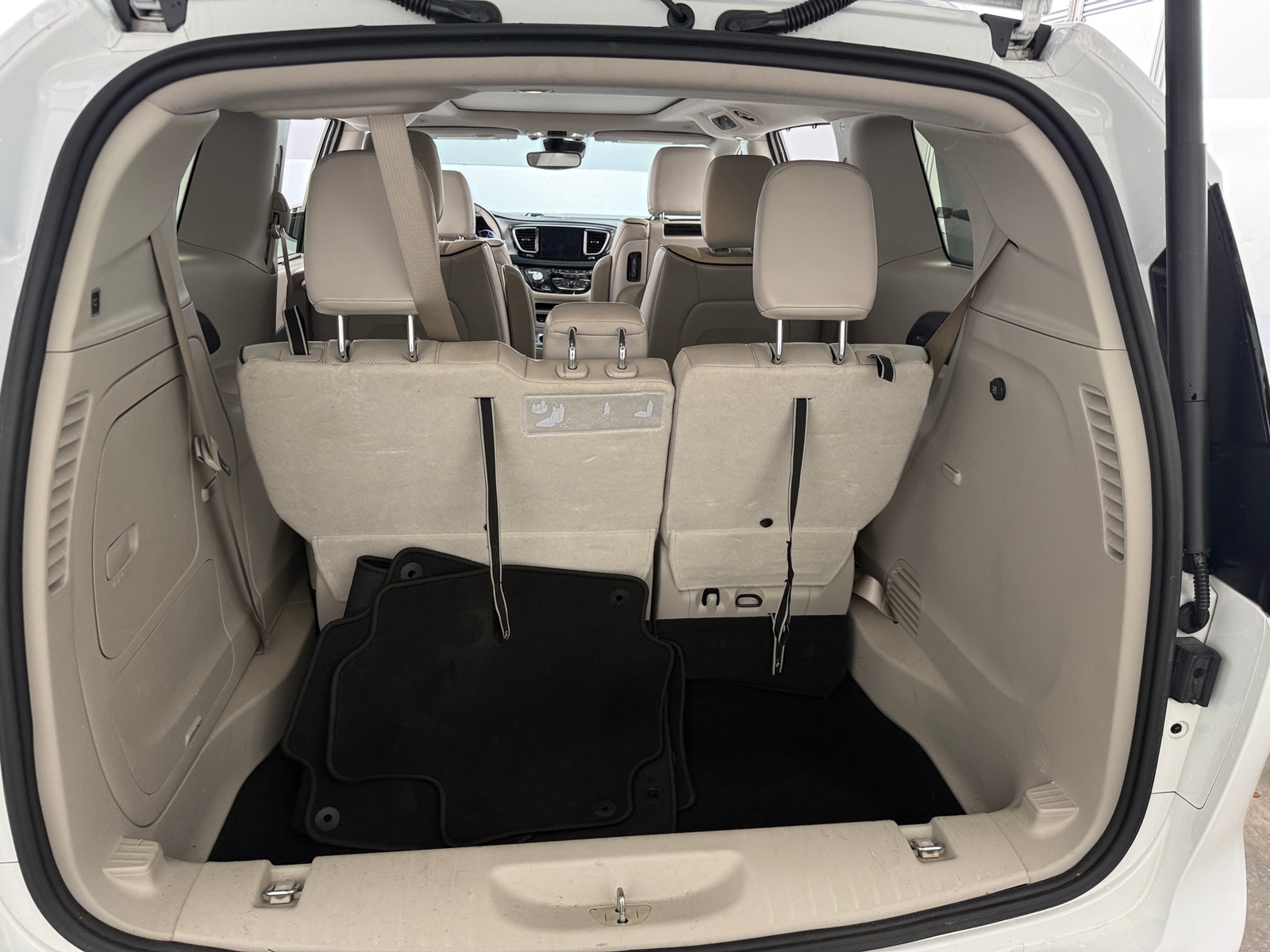 Thumbnail: 2018 Chrysler Pacifica - 6