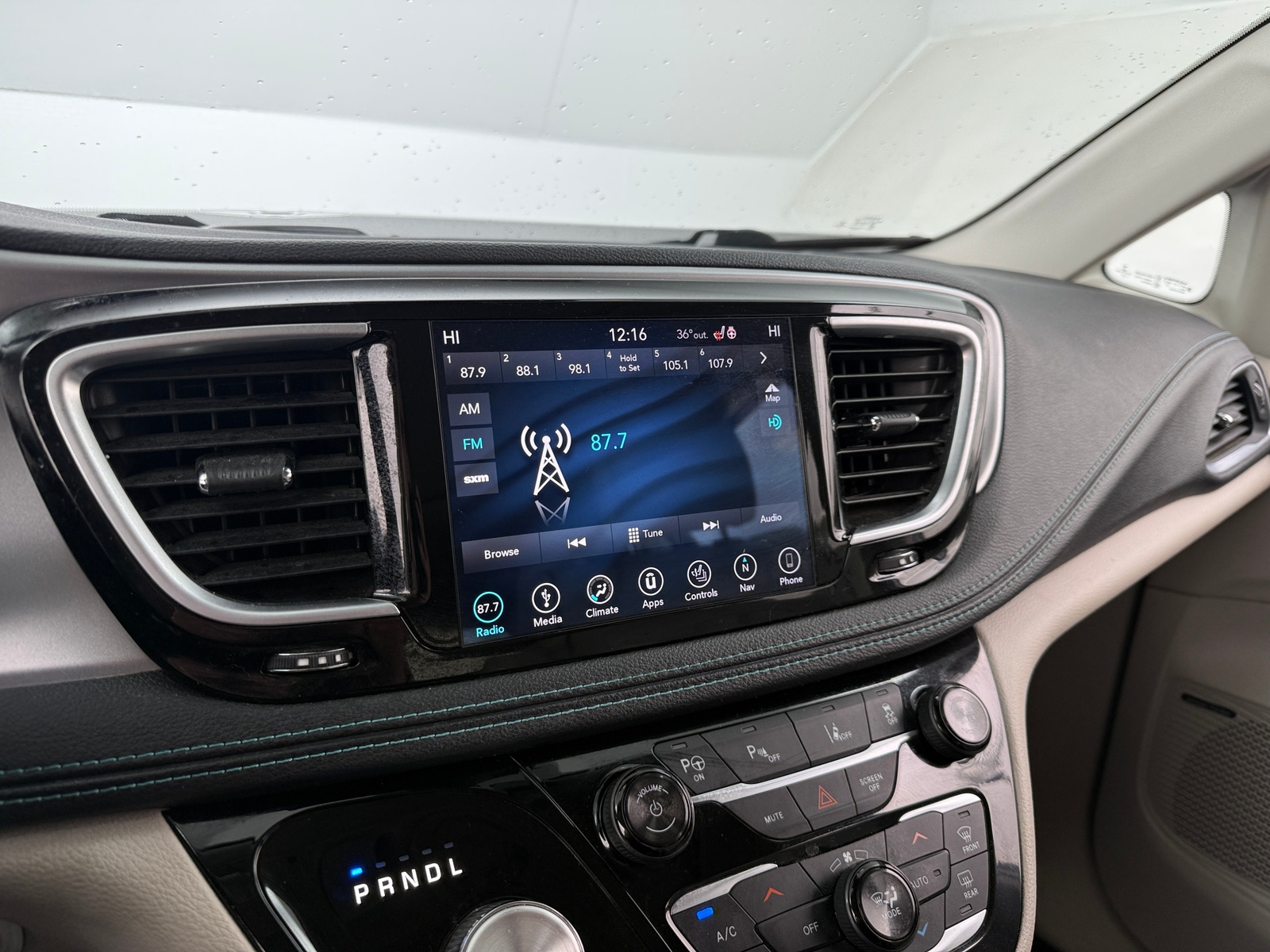 Thumbnail: 2018 Chrysler Pacifica - 3