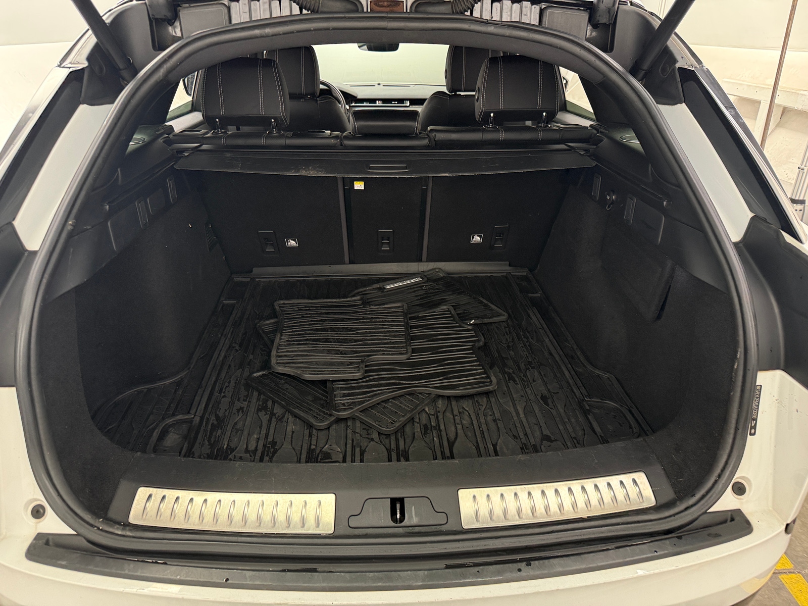 Thumbnail: 2018 Land Rover Range Rover Velar - 6