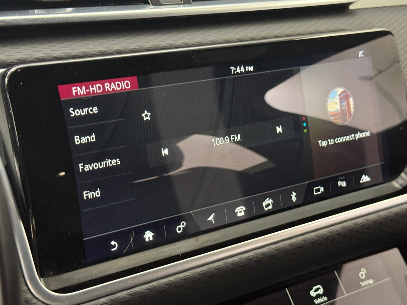 Thumbnail: 2018 Land Rover Range Rover Velar - 3