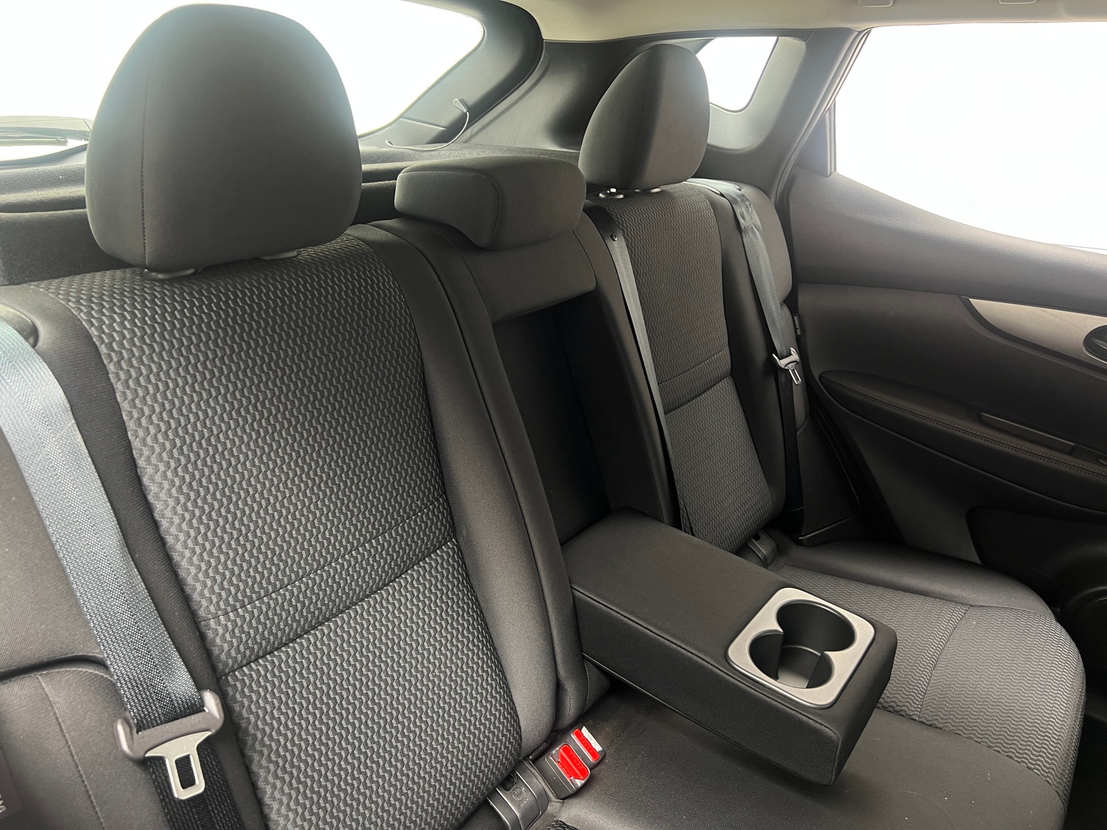 Thumbnail: 2020 Nissan Rogue Sport - 6