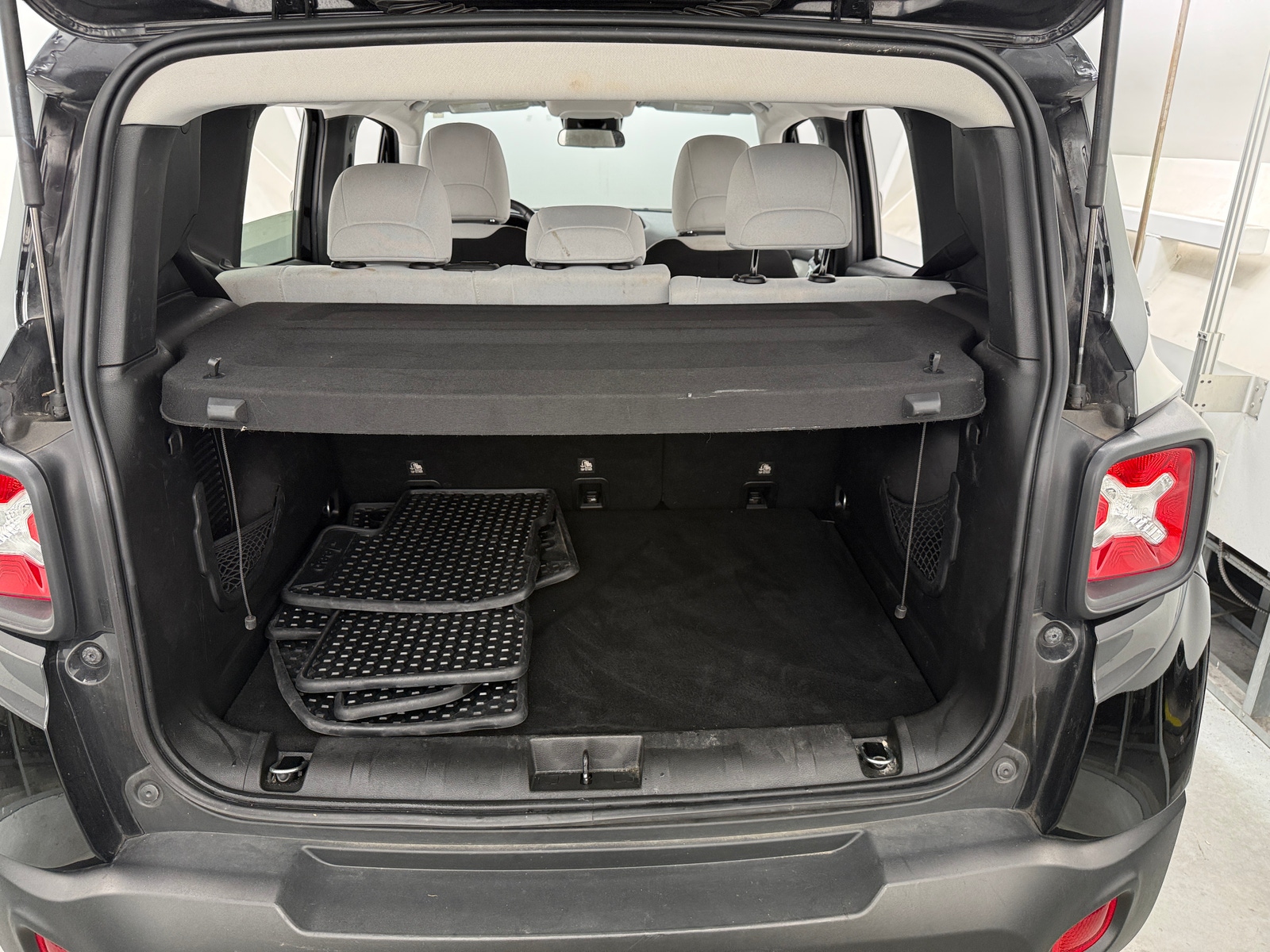 Thumbnail: 2020 Jeep Renegade - 7