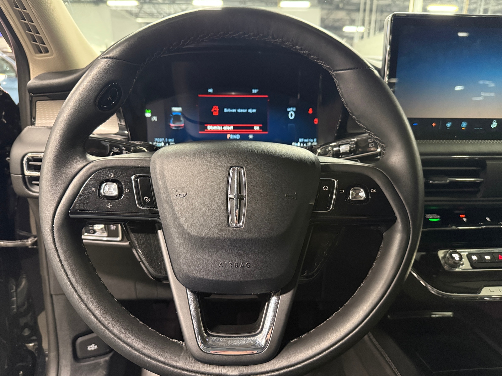 Thumbnail: 2025 Lincoln Corsair - 4