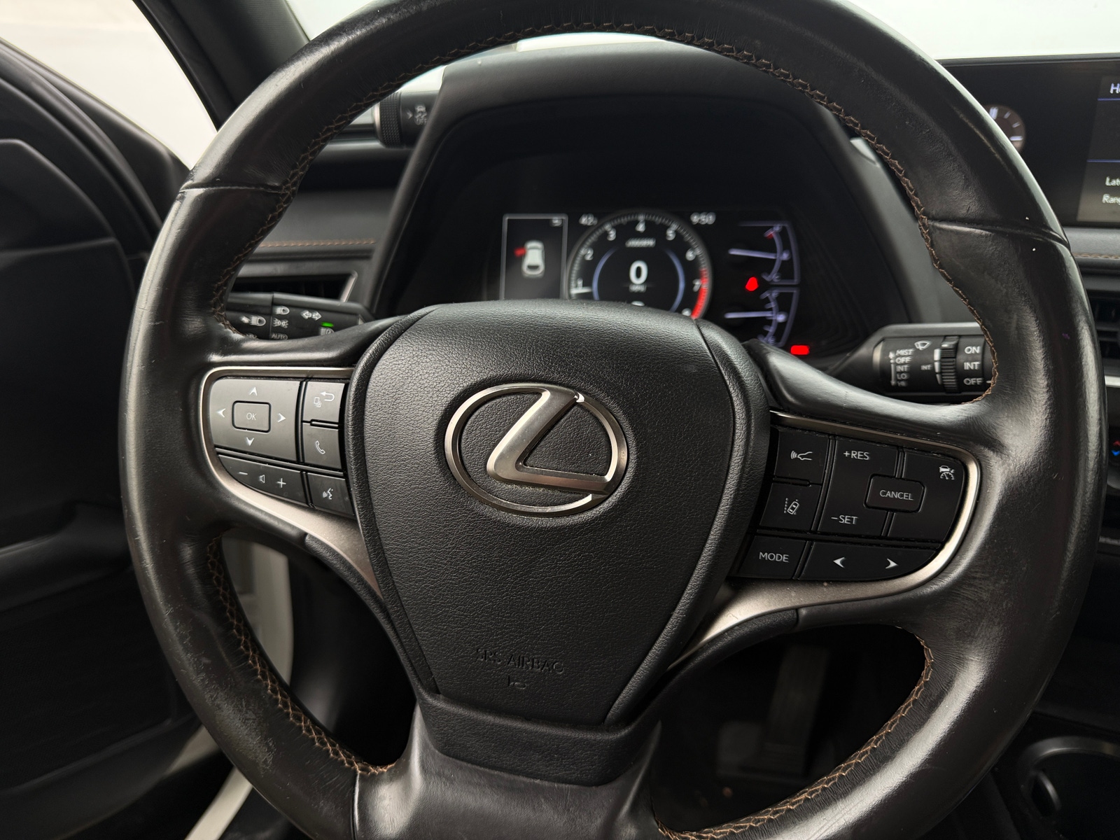 Thumbnail: 2020 Lexus UX - 4