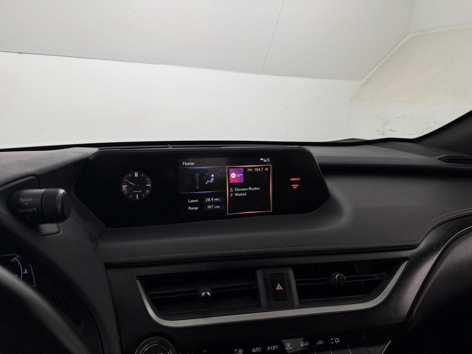 Thumbnail: 2020 Lexus UX - 3