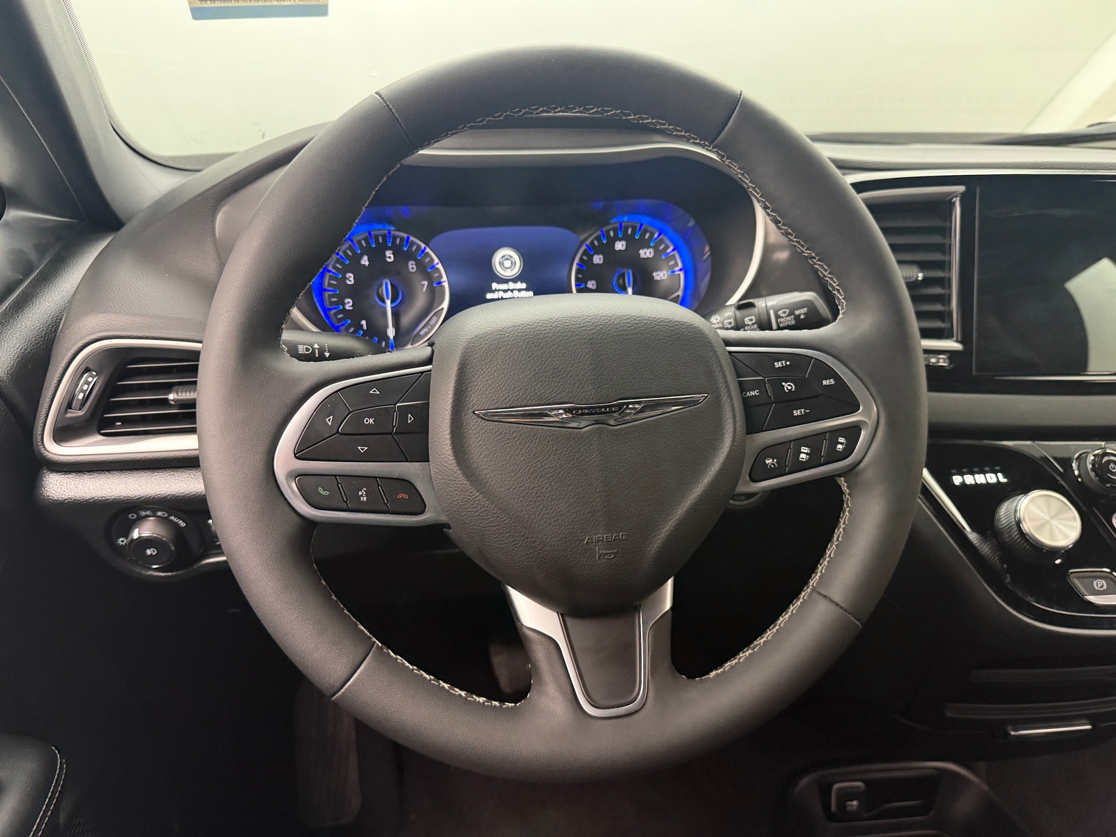 Thumbnail: 2025 Chrysler Pacifica - 4