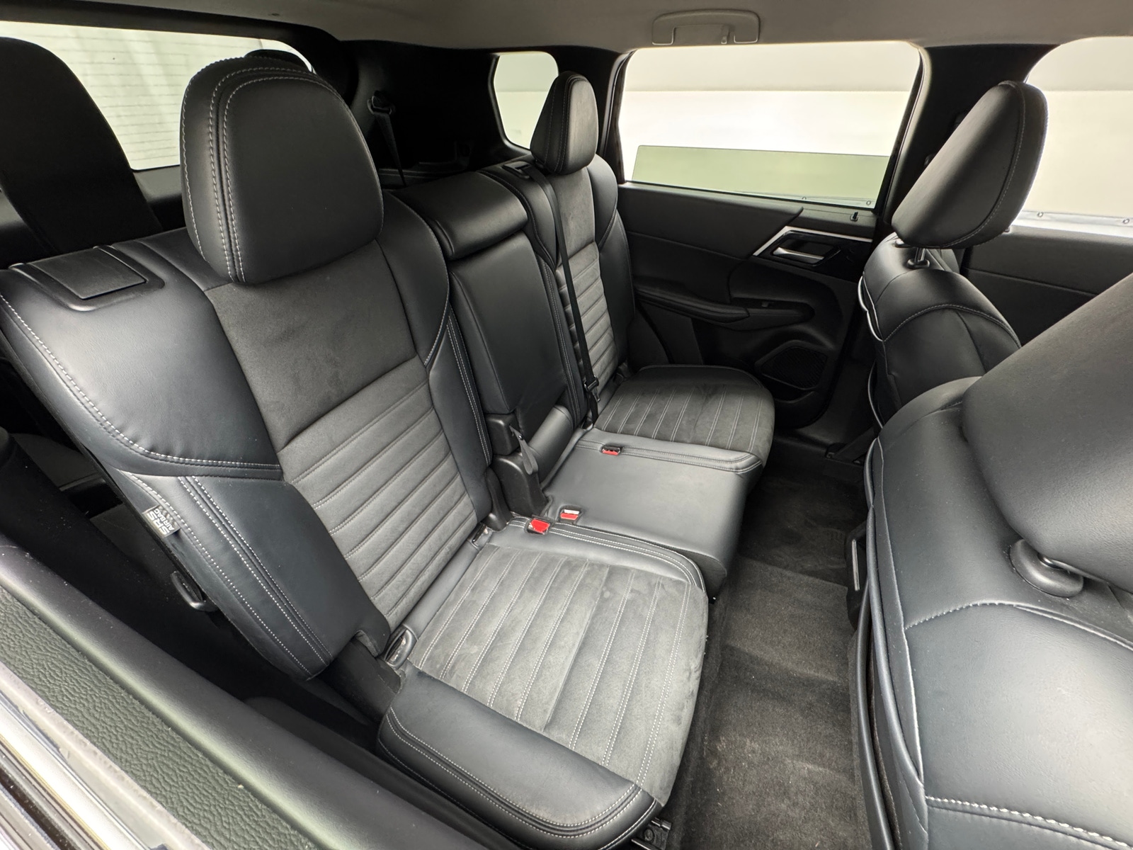 Thumbnail: 2024 Mitsubishi Outlander - 5