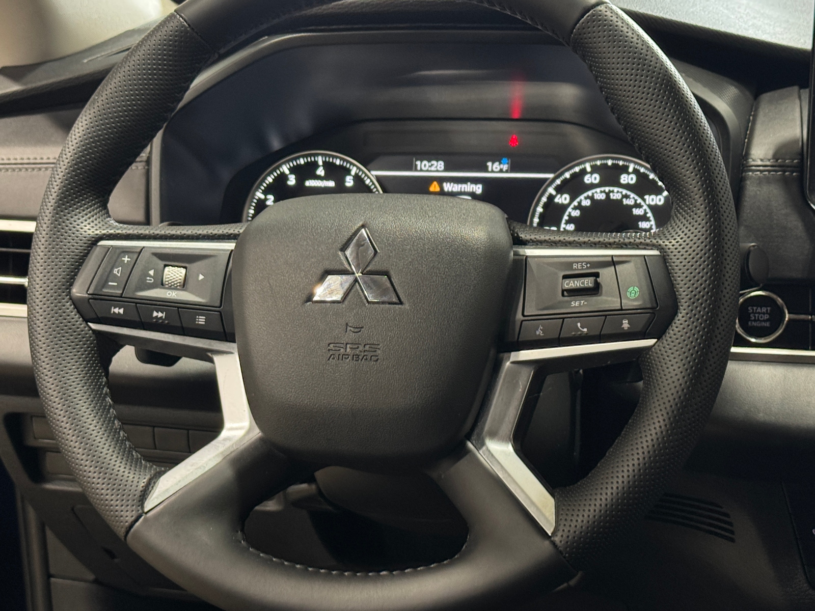 Thumbnail: 2024 Mitsubishi Outlander - 4