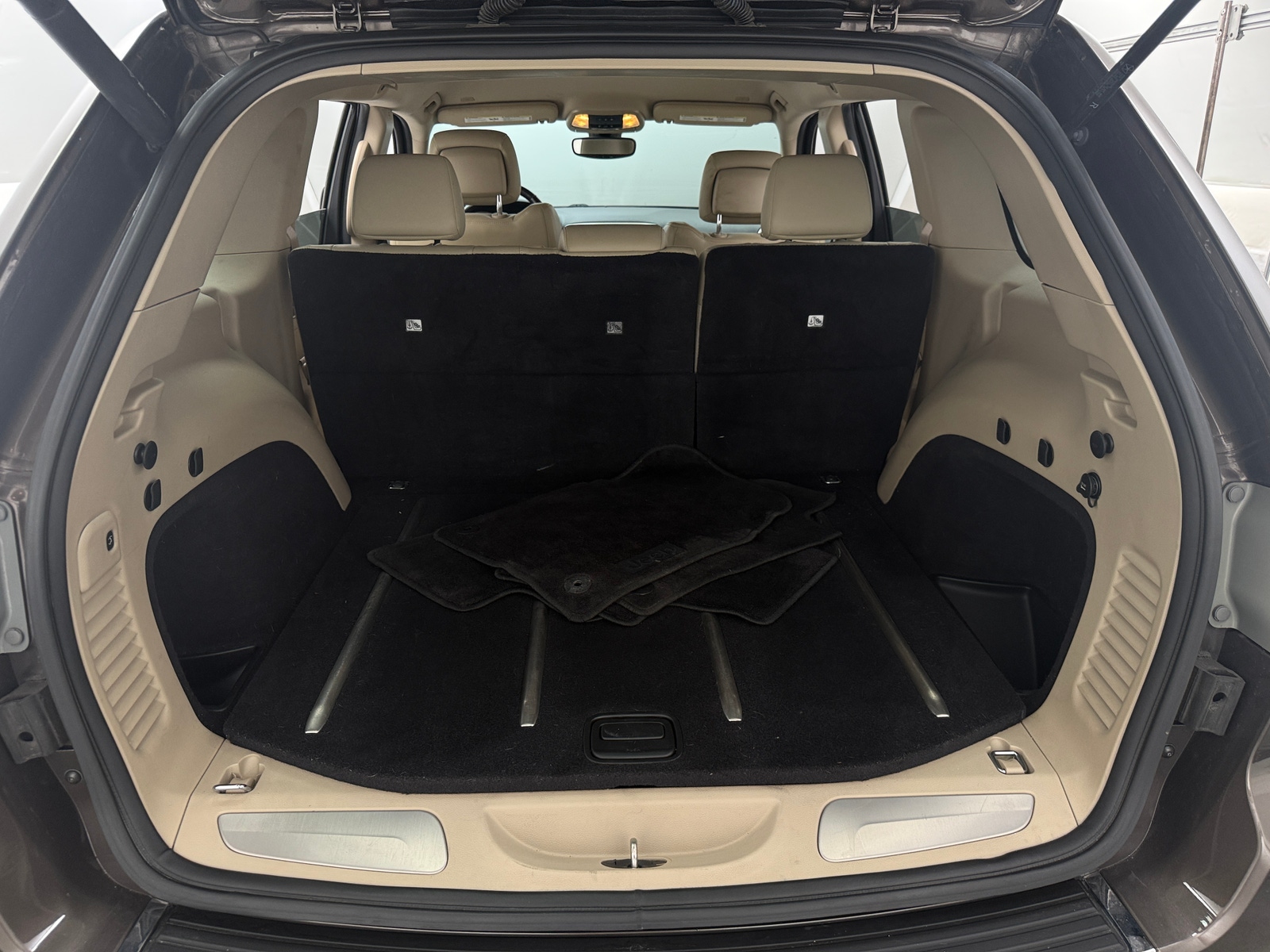 Thumbnail: 2017 Jeep Grand Cherokee - 6