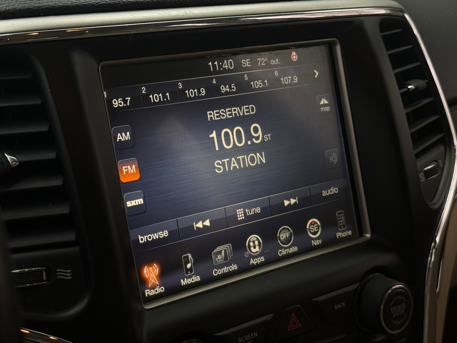 Thumbnail: 2017 Jeep Grand Cherokee - 3