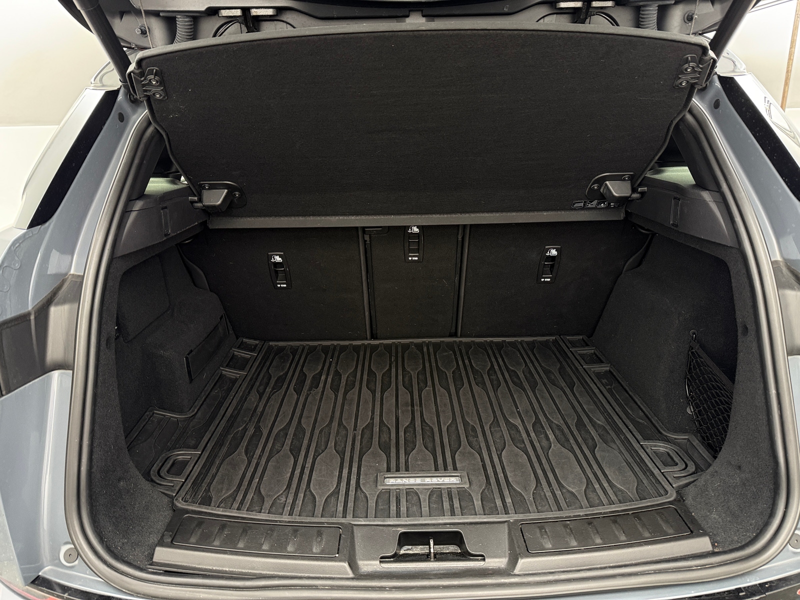 Thumbnail: 2022 Land Rover Range Rover Evoque - 6