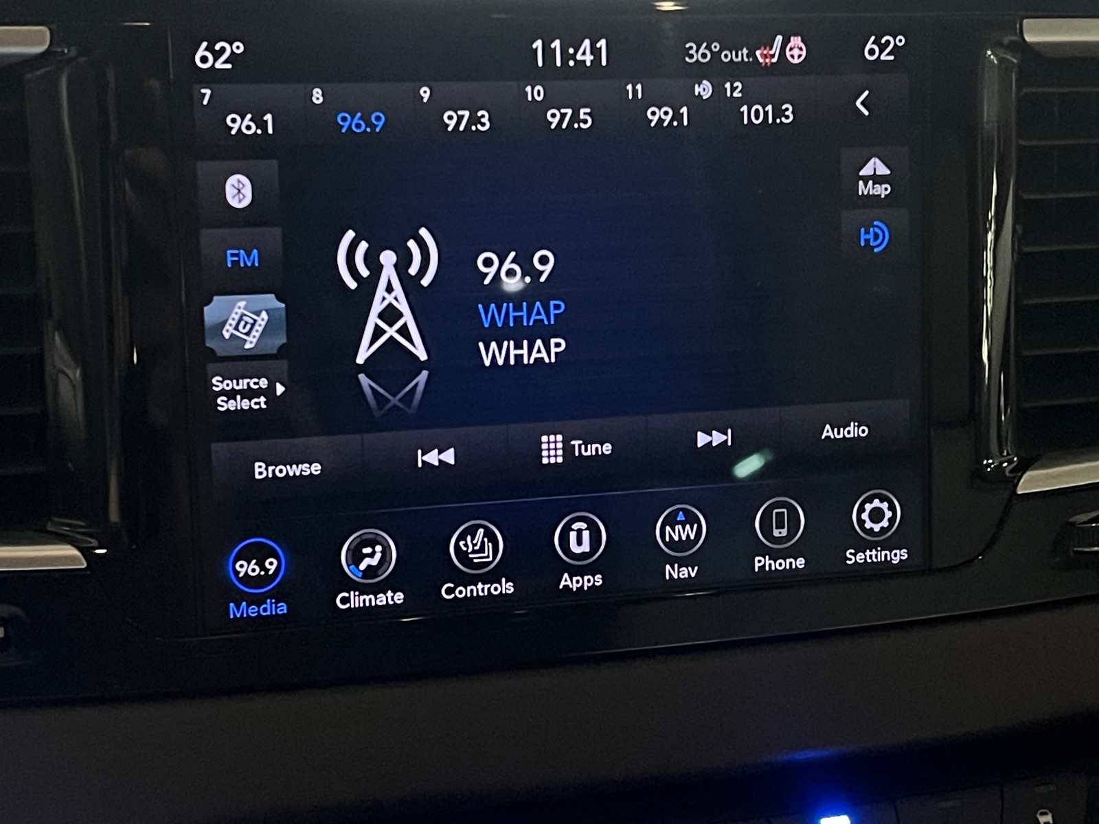 Thumbnail: 2020 Chrysler Pacifica - 3