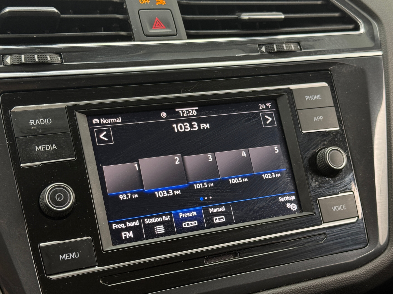 Thumbnail: 2023 Volkswagen Tiguan - 4