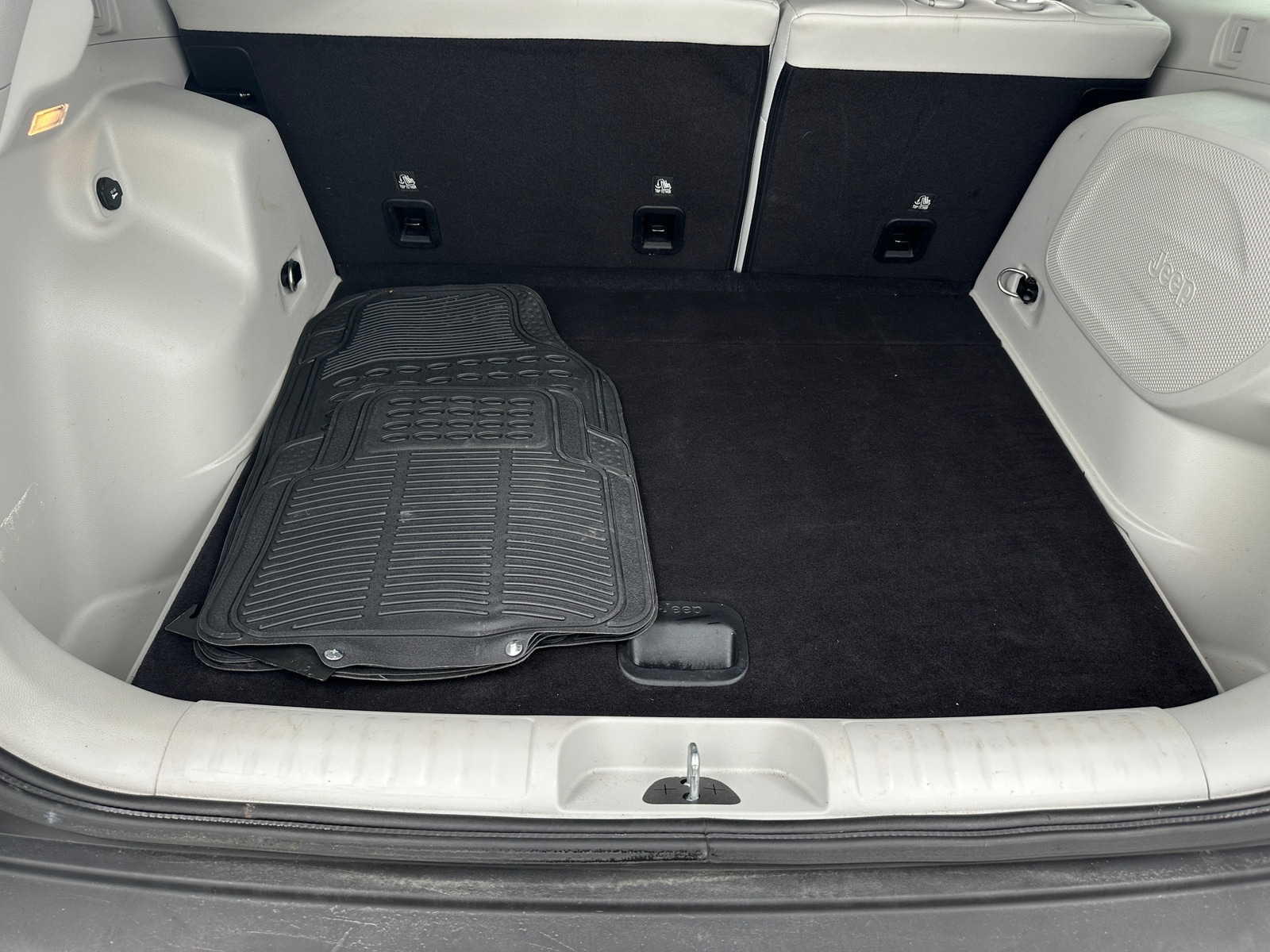 Thumbnail: 2021 Jeep Cherokee - 6