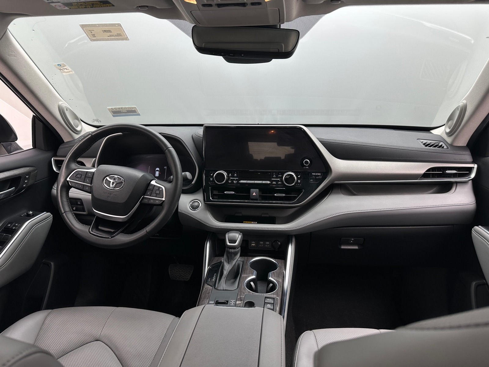 Thumbnail: 2023 Toyota Highlander - 2