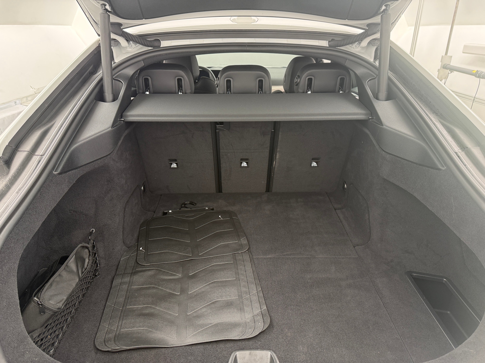 Thumbnail: 2025 BMW i4 - 6