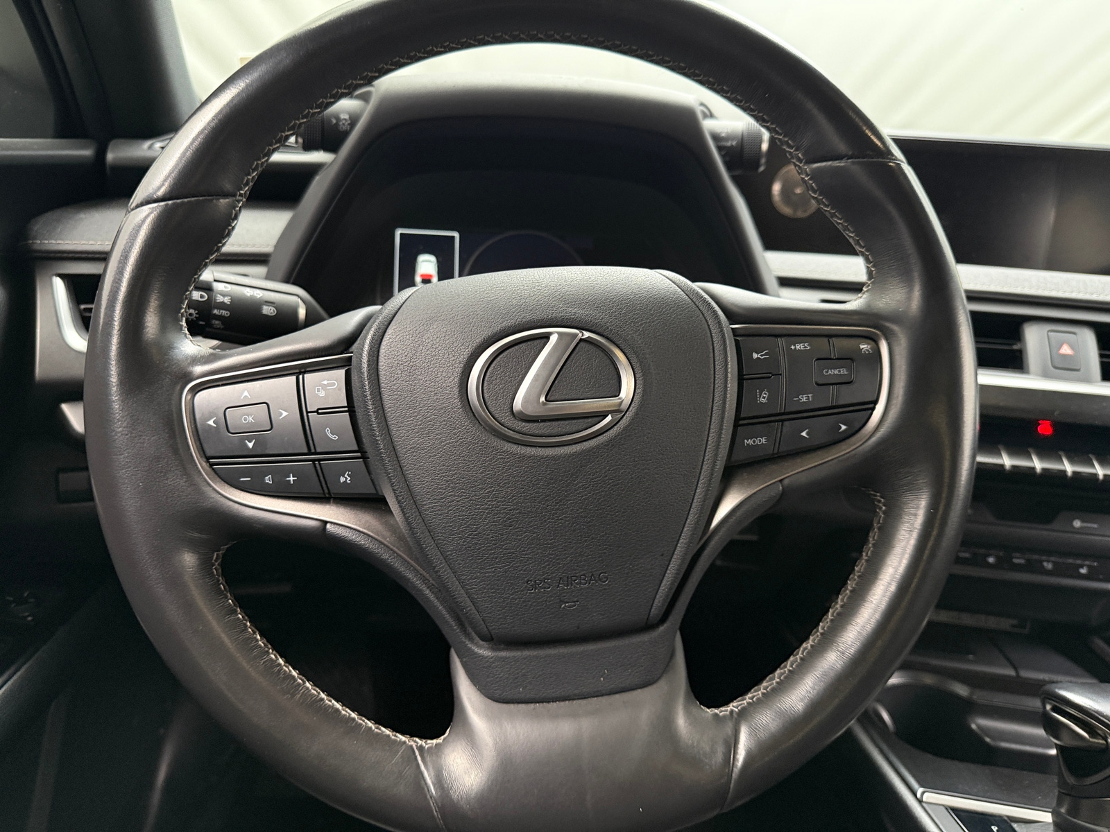 Thumbnail: 2020 Lexus UX - 4